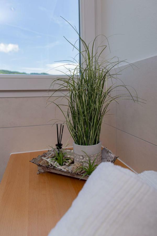 Weingut Gerd Muellers Hotel Krov Exterior photo